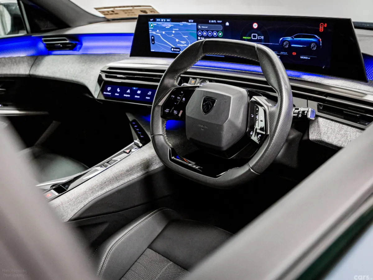 Peugeot 5008 SUV, Electric, 2025, Blue