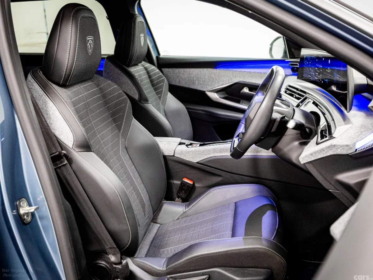 Peugeot 5008 SUV, Electric, 2025, Blue