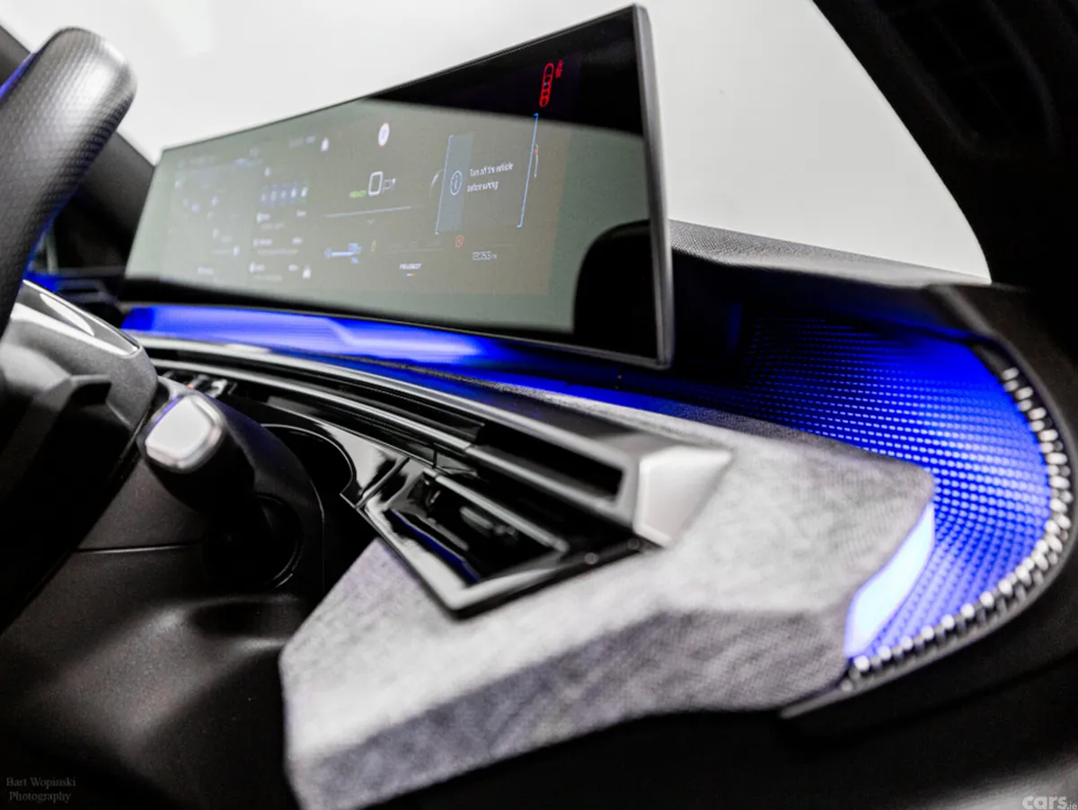 Peugeot 5008 SUV, Electric, 2025, Blue