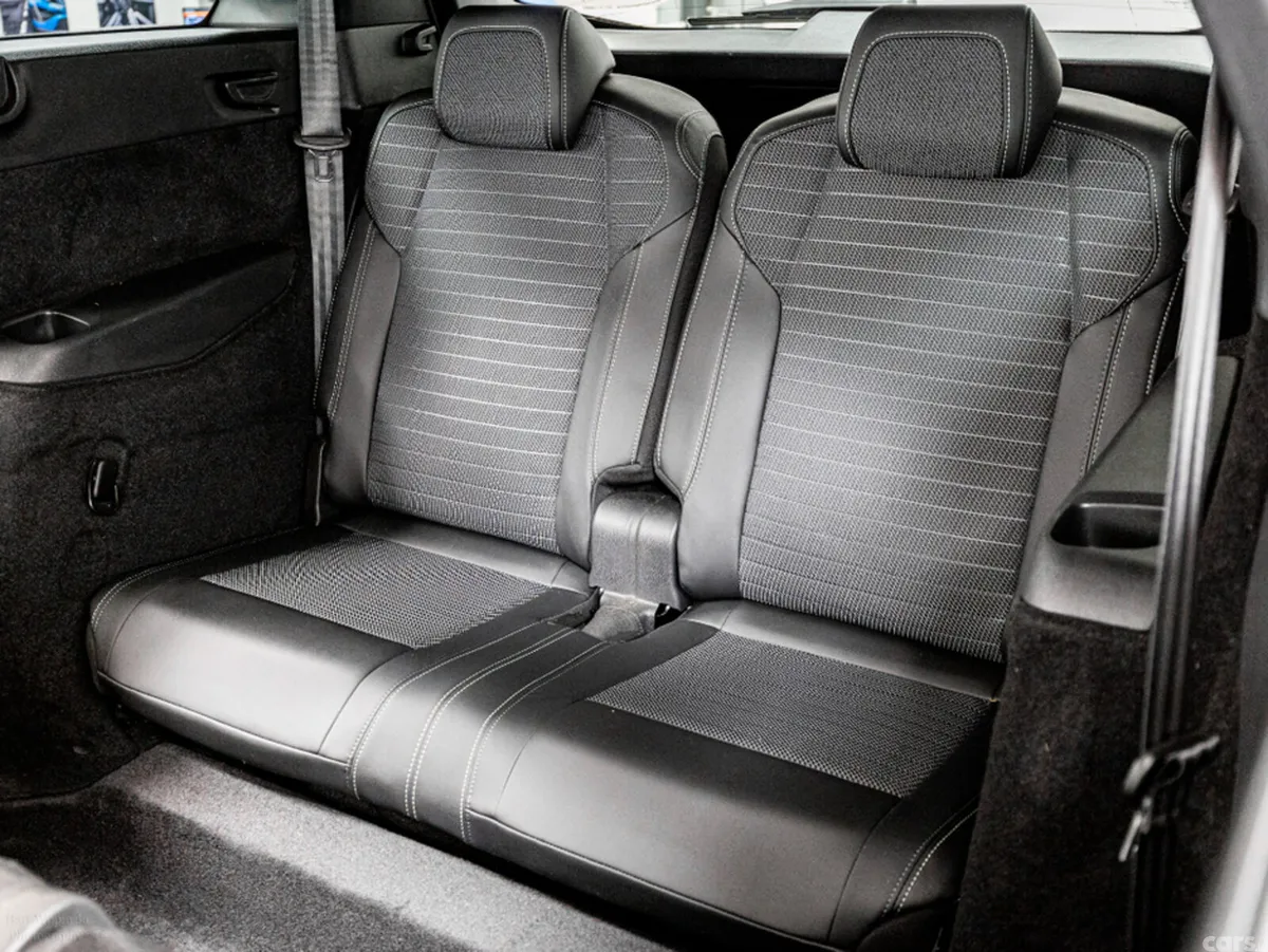 Peugeot 5008 SUV, Electric, 2025, Blue
