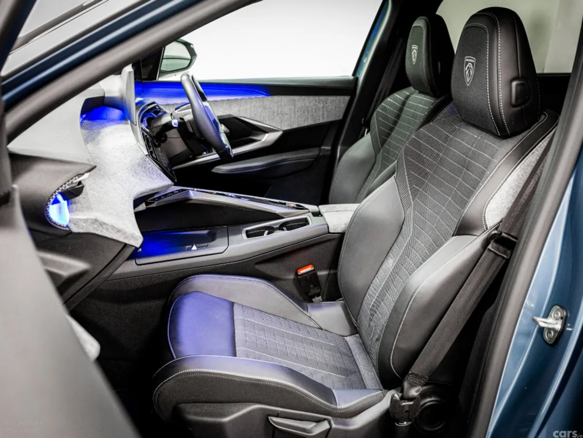 Peugeot 5008 SUV, Electric, 2025, Blue