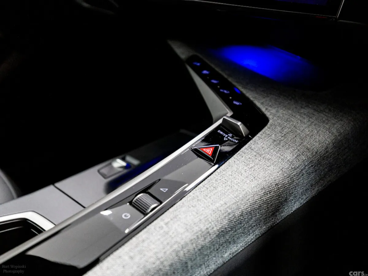 Peugeot 5008 SUV, Electric, 2025, Blue