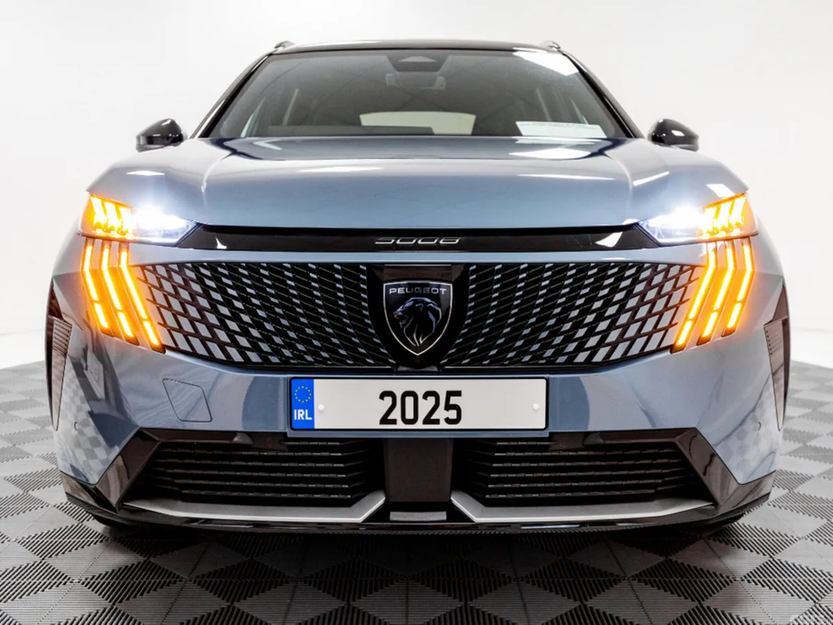 Peugeot 5008 SUV, Electric, 2025, Blue