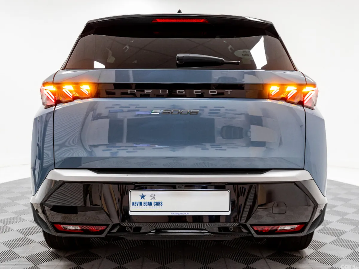 Peugeot 5008 SUV, Electric, 2025, Blue