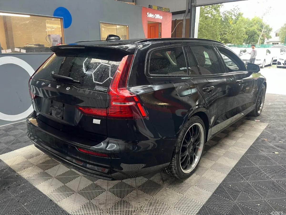 Volvo V60 Estate, Petrol Hybrid, 2023, Black