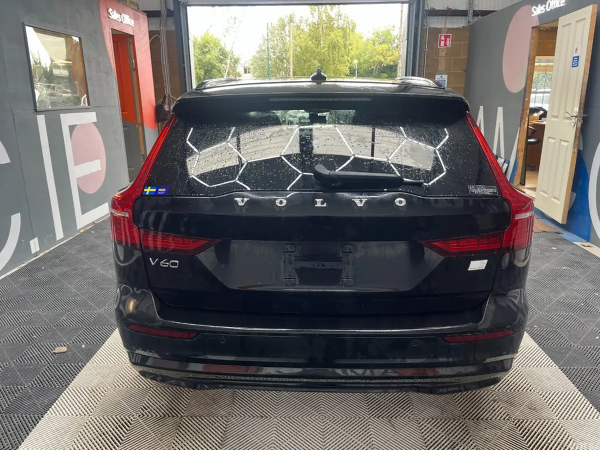 Volvo V60 Estate, Petrol Hybrid, 2023, Black