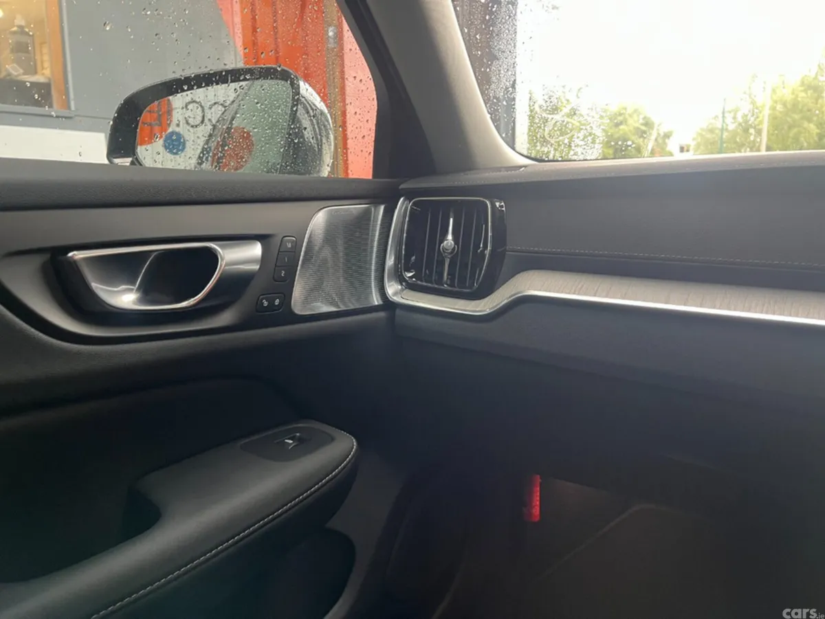 Volvo V60 Estate, Petrol Hybrid, 2023, Black