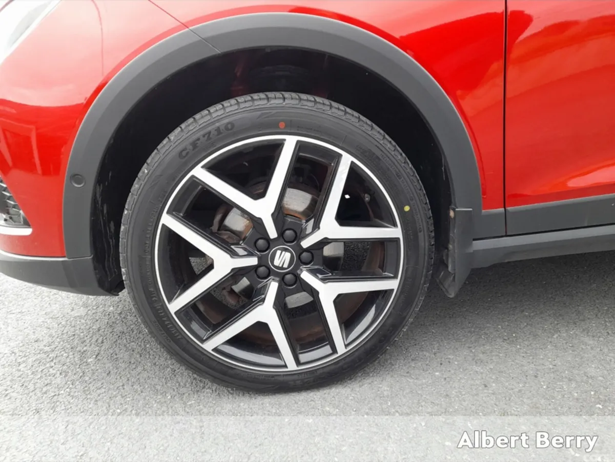 SEAT Arona Hatchback, Petrol, 2020, Red