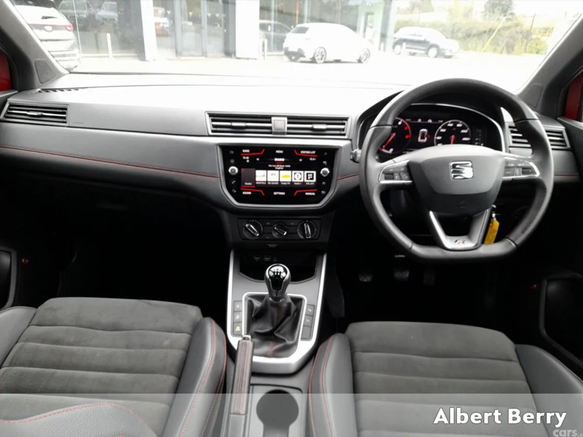 SEAT Arona Hatchback, Petrol, 2020, Red