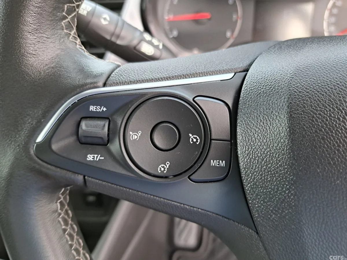 Opel Crossland SUV, Petrol, 2024, White