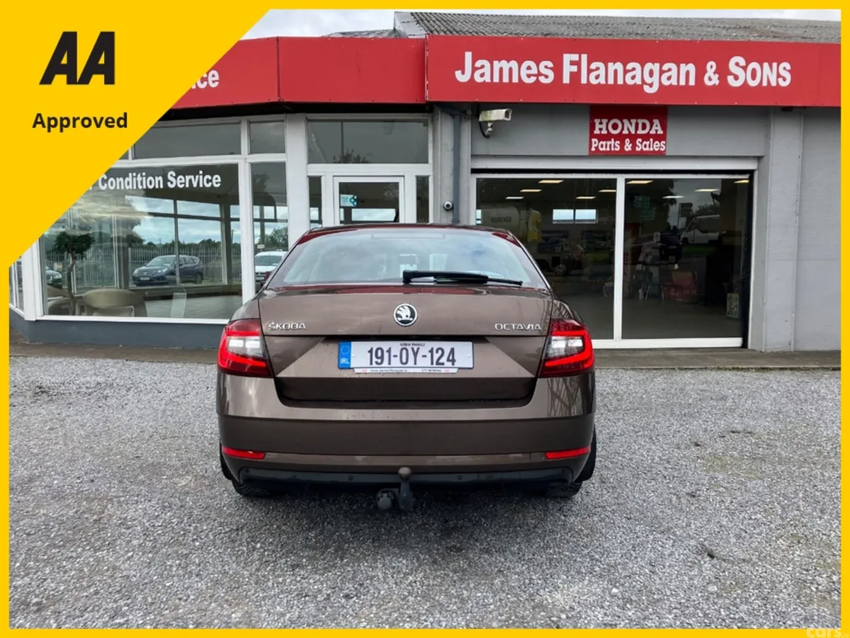 Skoda Octavia Hatchback, Diesel, 2019, Brown
