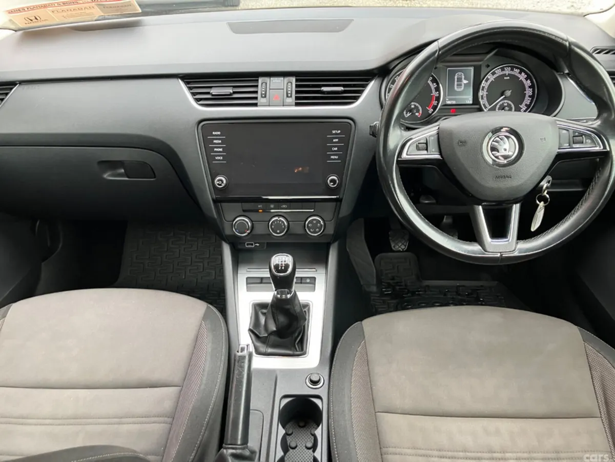 Skoda Octavia Hatchback, Diesel, 2019, Brown