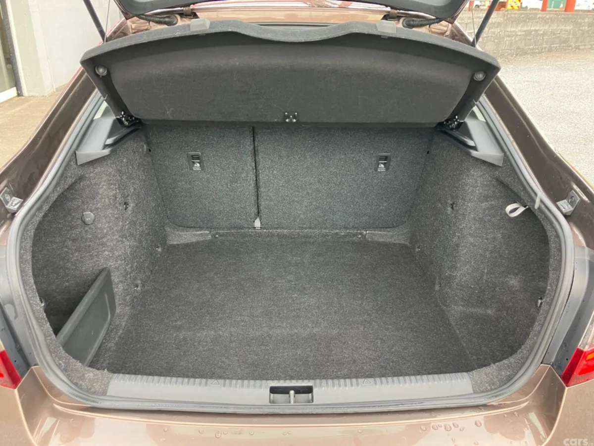 Skoda Octavia Hatchback, Diesel, 2019, Brown