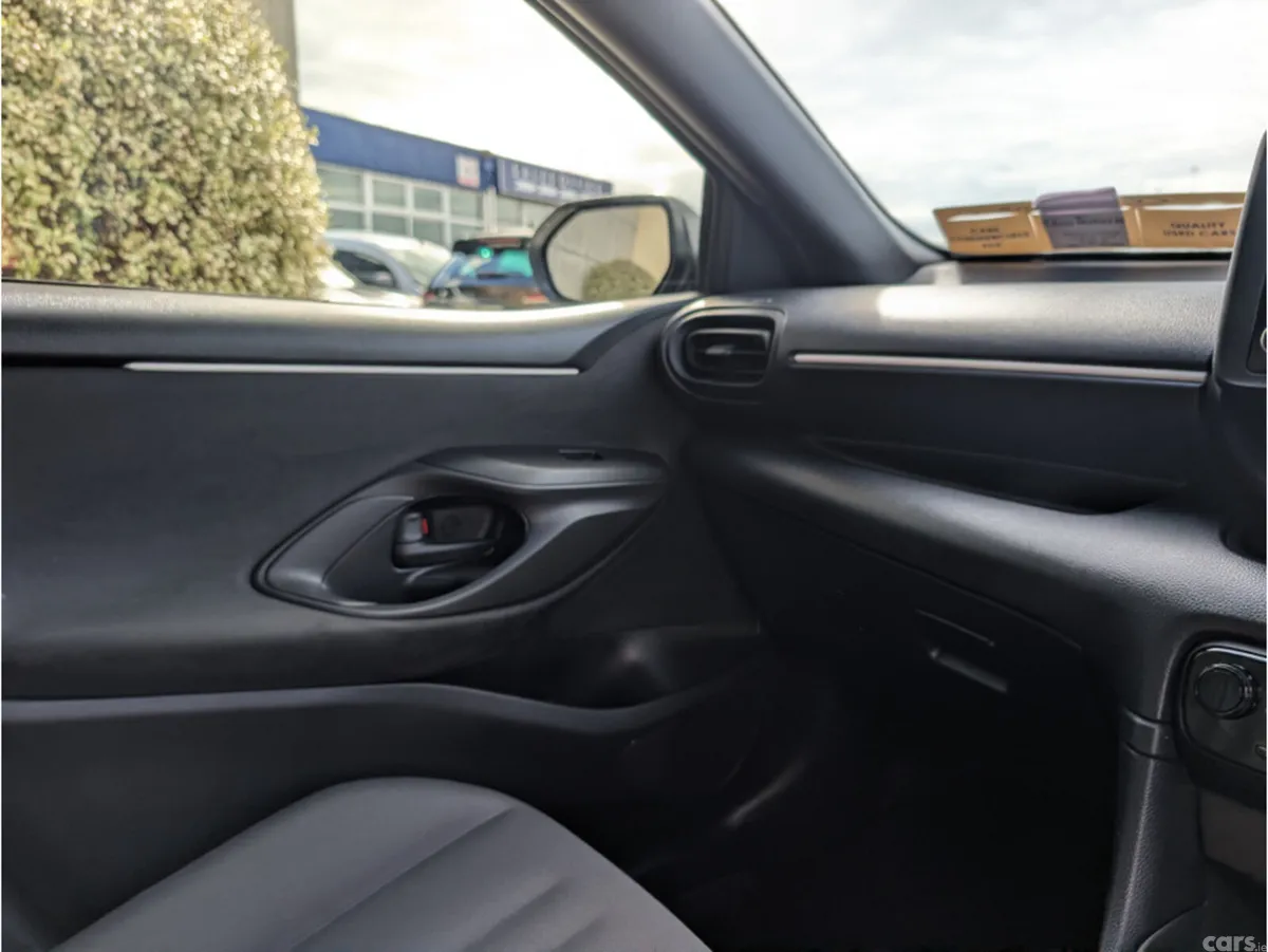 Toyota Yaris Hatchback, Petrol Hybrid, 2023, White
