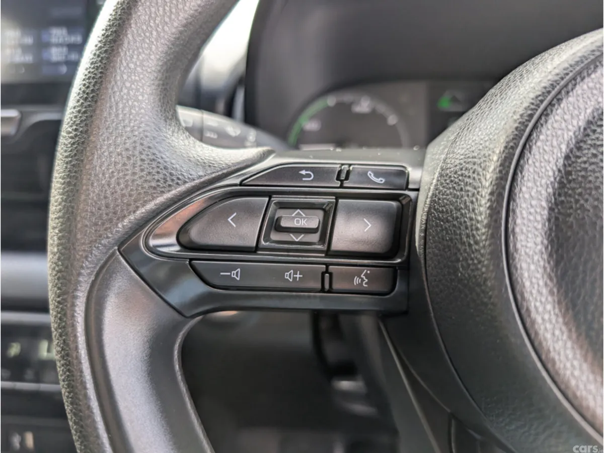 Toyota Yaris Hatchback, Petrol Hybrid, 2023, White