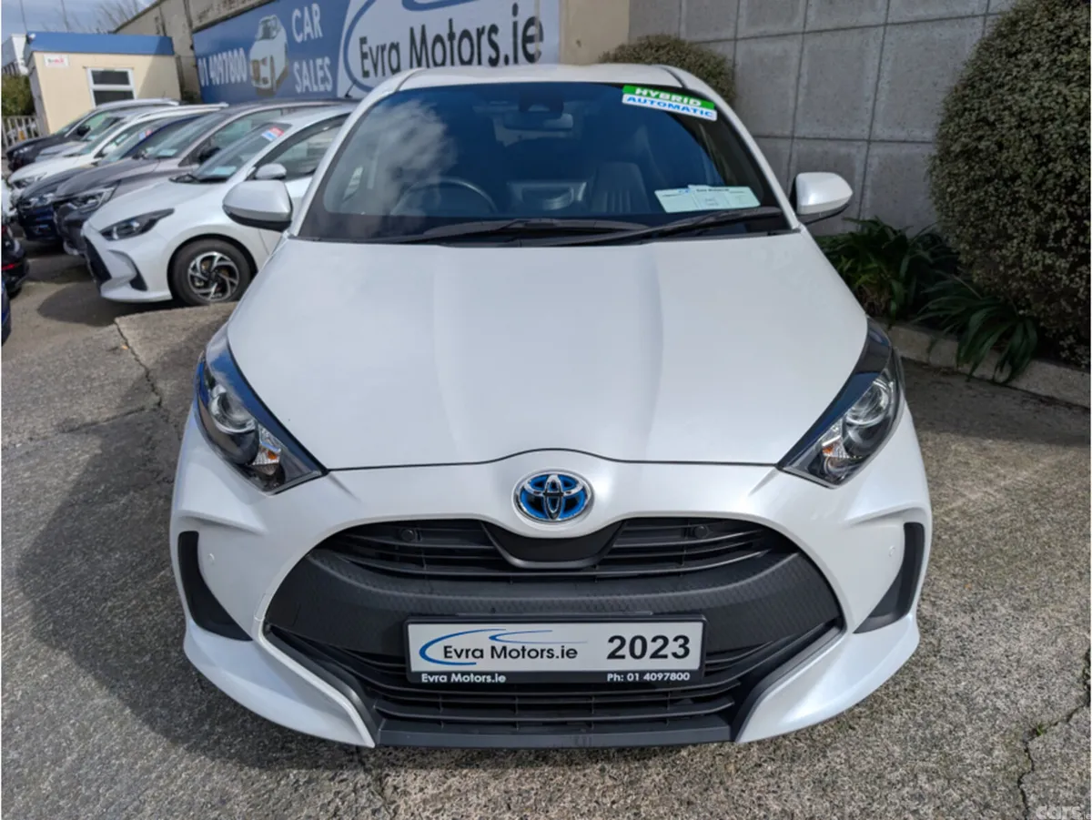 Toyota Yaris Hatchback, Petrol Hybrid, 2023, White