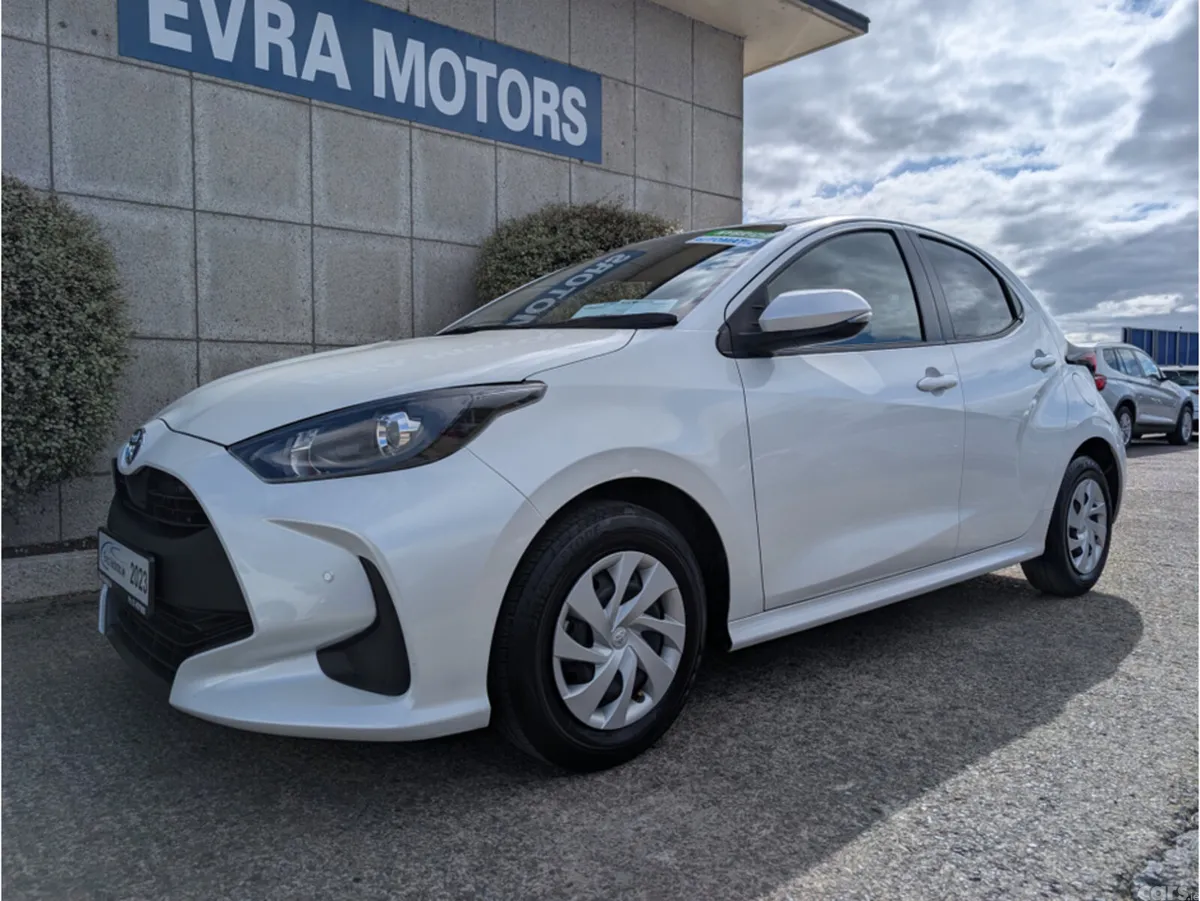 Toyota Yaris Hatchback, Petrol Hybrid, 2023, White