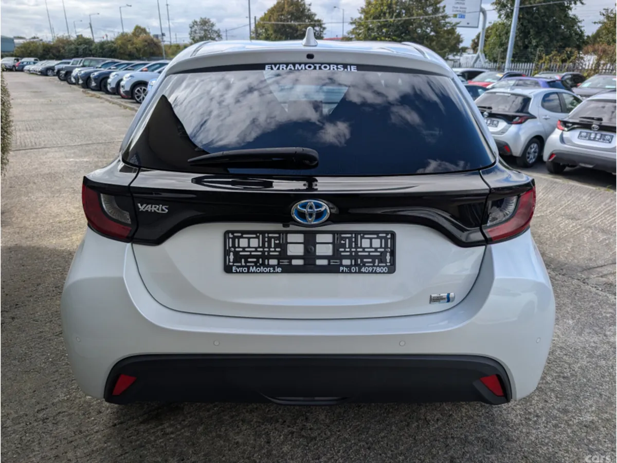 Toyota Yaris Hatchback, Petrol Hybrid, 2023, White
