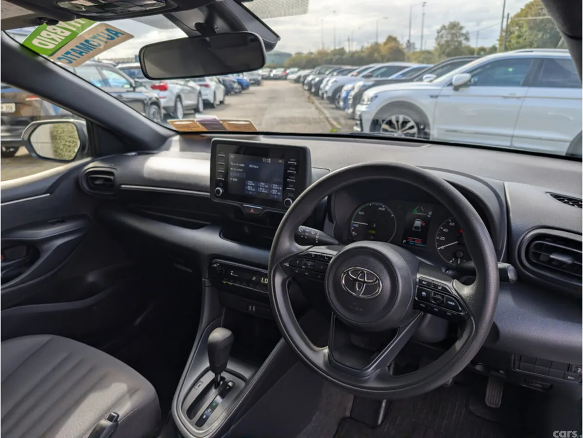 Toyota Yaris Hatchback, Petrol Hybrid, 2023, White