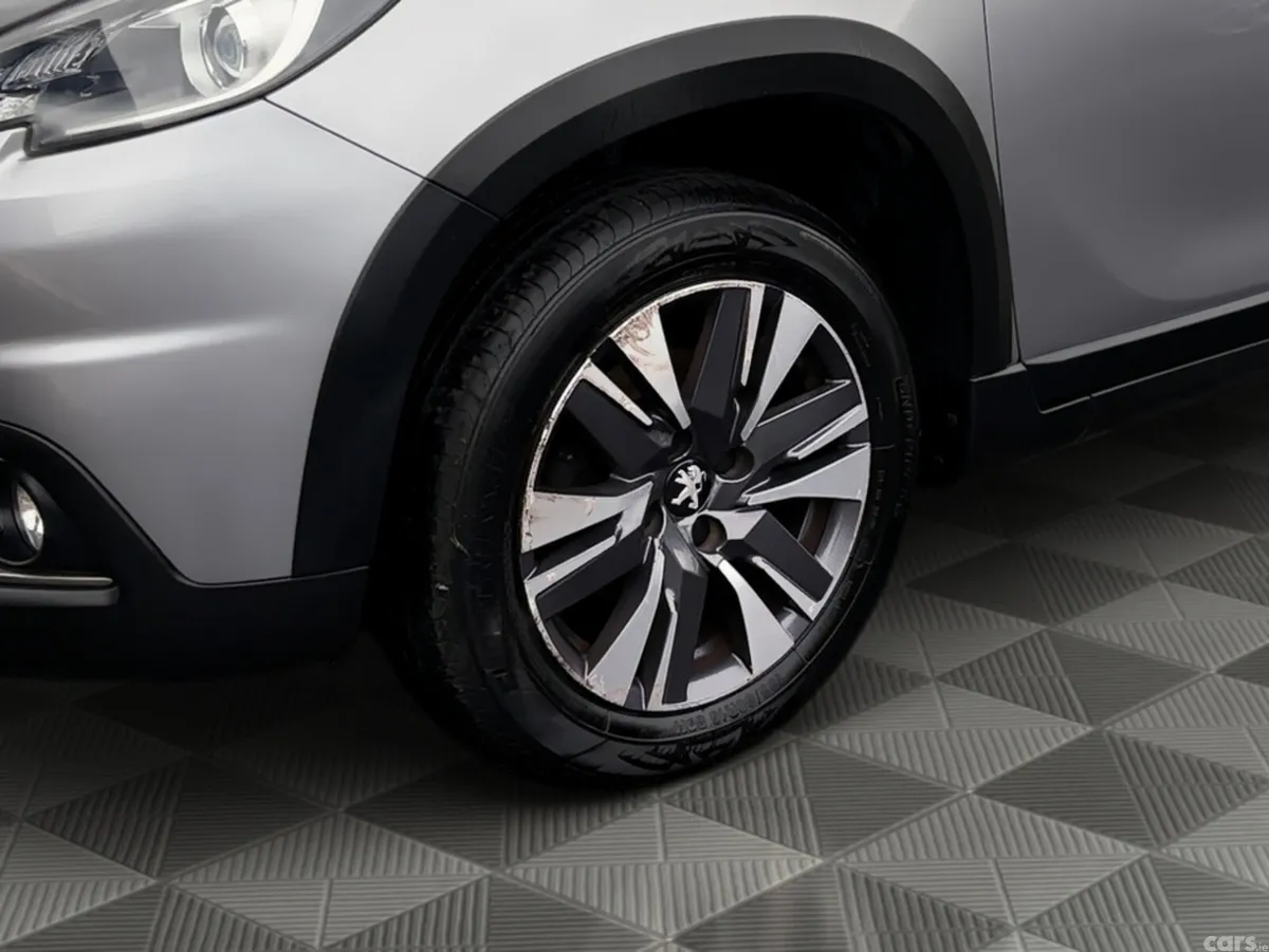 Peugeot 2008 Hatchback, Petrol, 2017, Grey