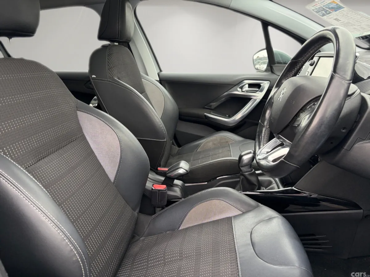 Peugeot 2008 Hatchback, Petrol, 2017, Grey