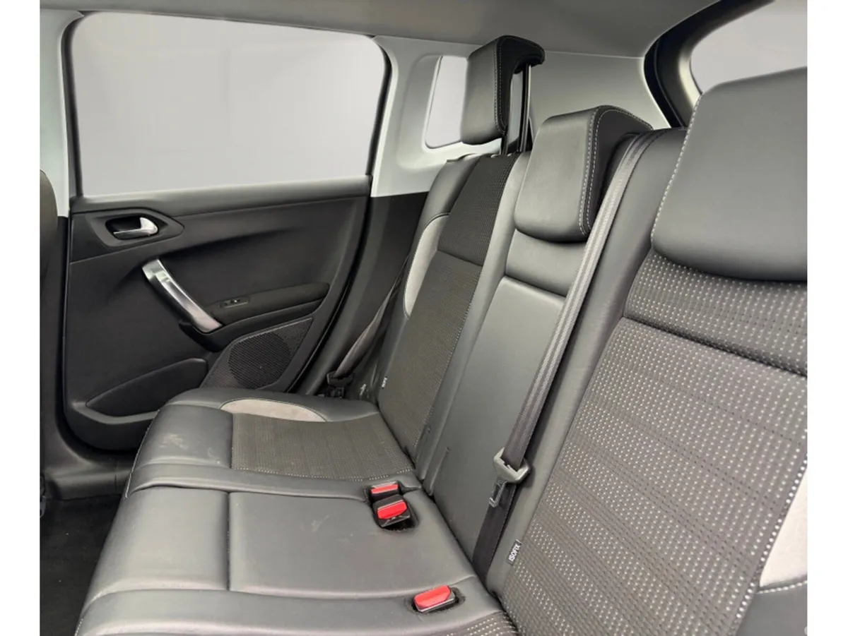 Peugeot 2008 Hatchback, Petrol, 2017, Grey