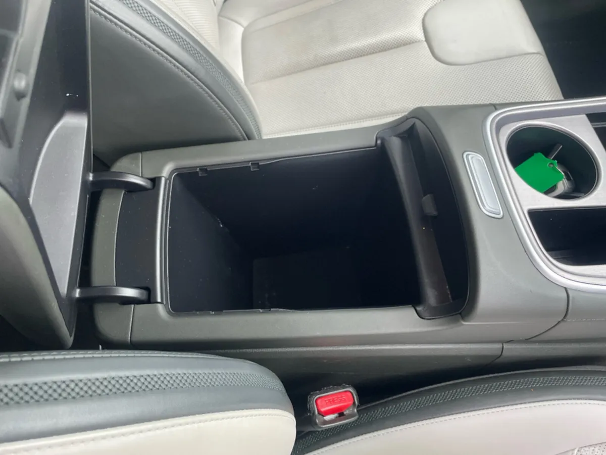 Hyundai Santa Fe Estate, Petrol Plug-in Hybrid, 2021, Black