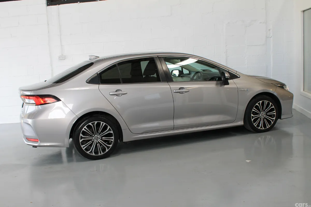 Toyota Corolla Saloon, Petrol Hybrid, 2019, Grey