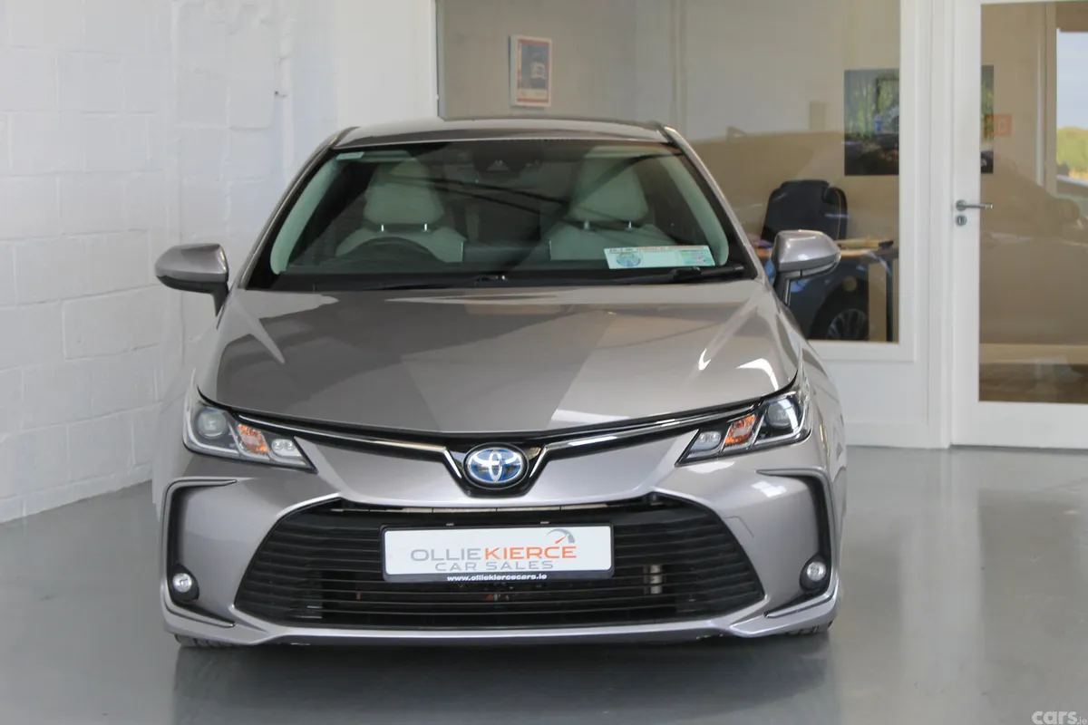 Toyota Corolla Saloon, Petrol Hybrid, 2019, Grey