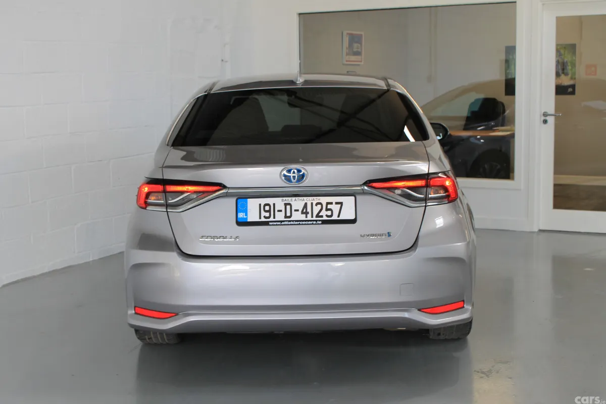 Toyota Corolla Saloon, Petrol Hybrid, 2019, Grey