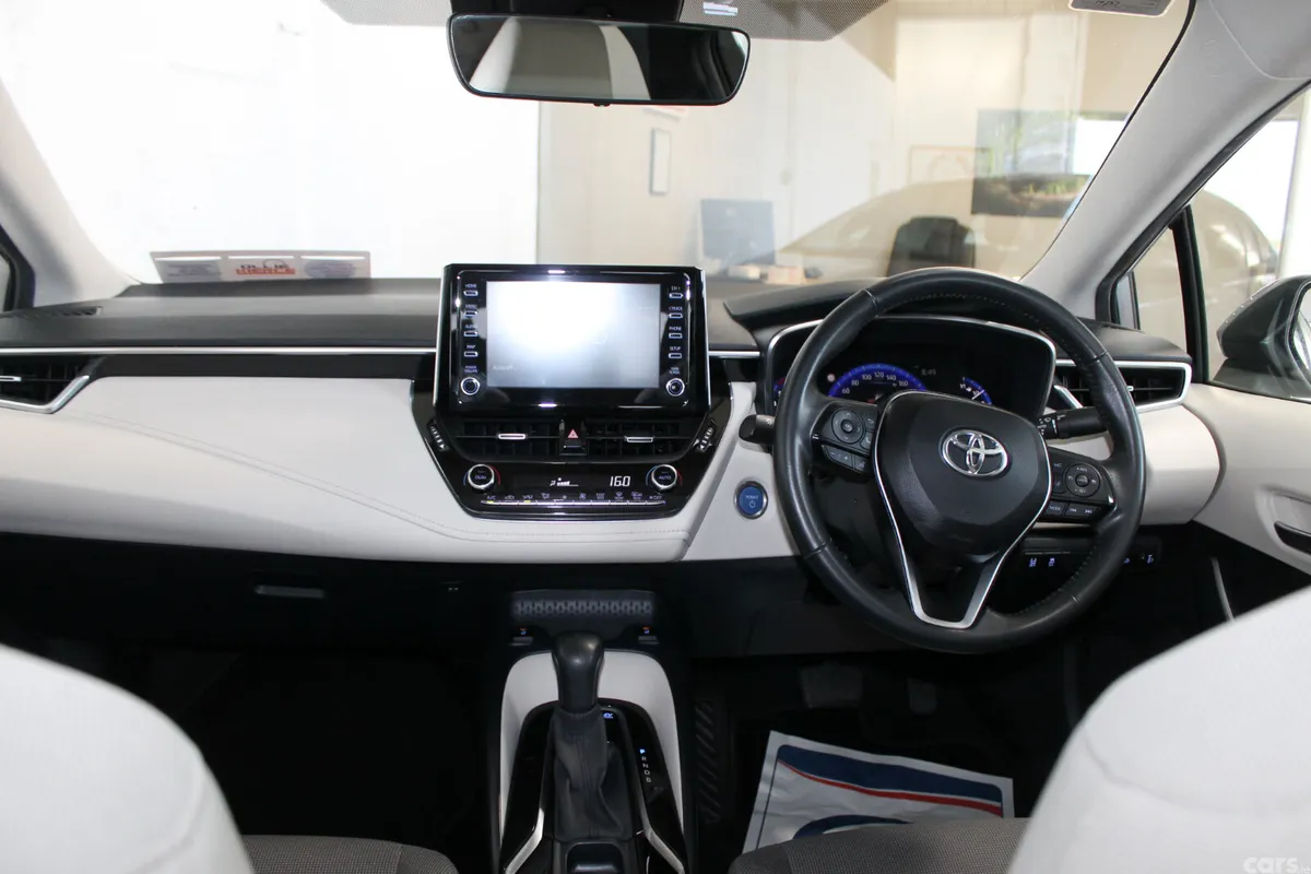 Toyota Corolla Saloon, Petrol Hybrid, 2019, Grey