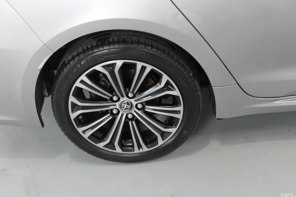 Toyota Corolla Saloon, Petrol Hybrid, 2019, Grey