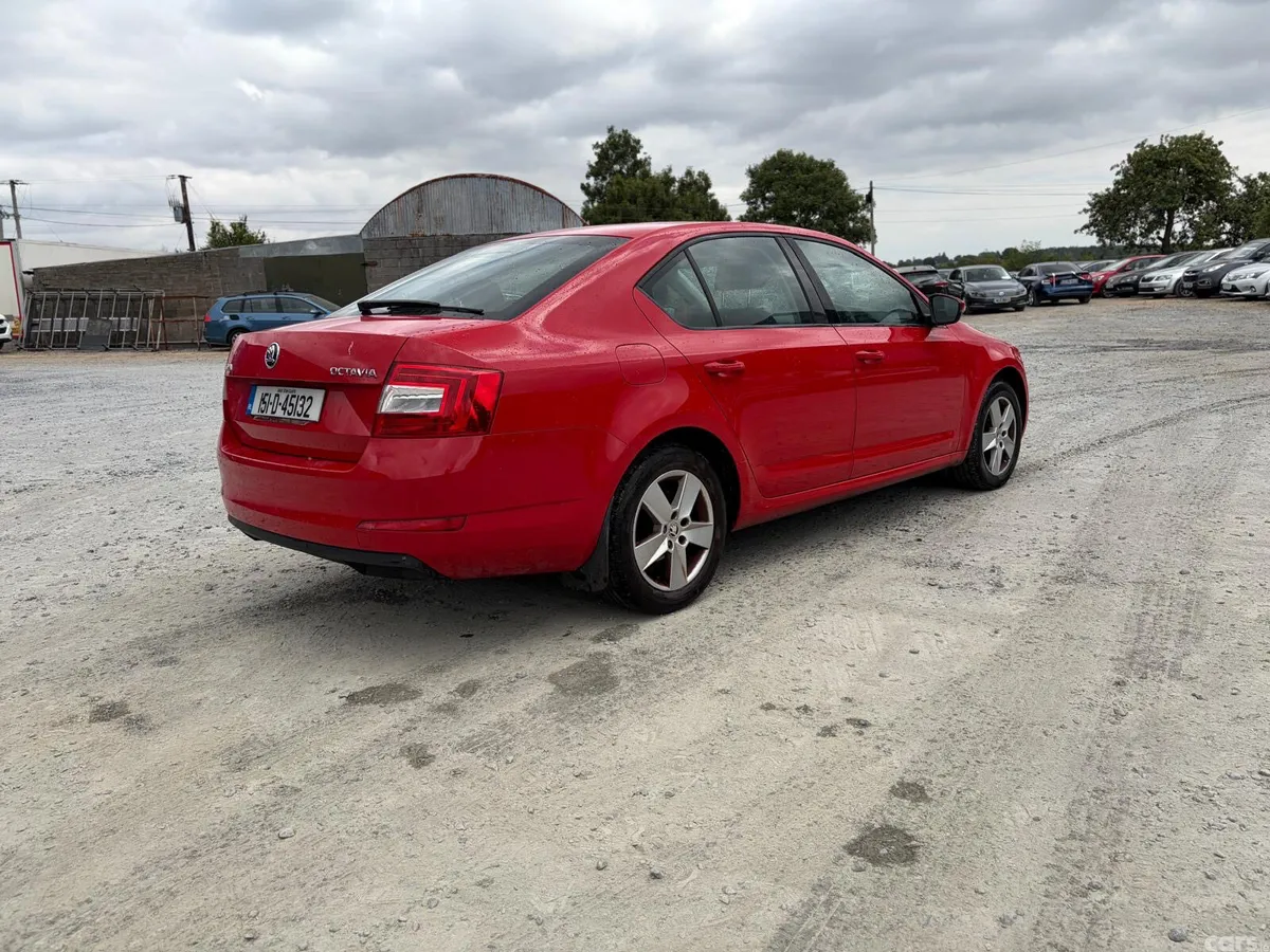 Skoda Octavia Hatchback, Diesel, 2015, Red