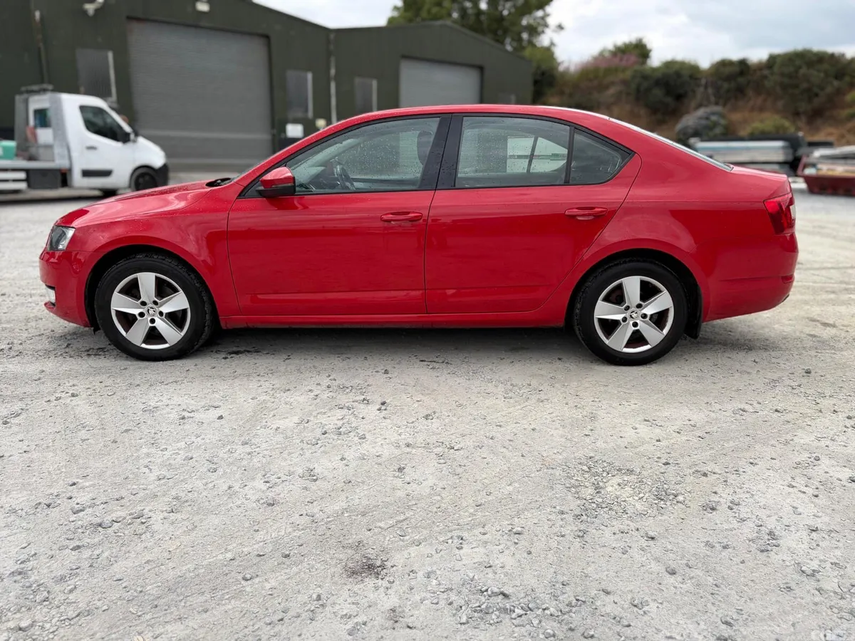 Skoda Octavia Hatchback, Diesel, 2015, Red