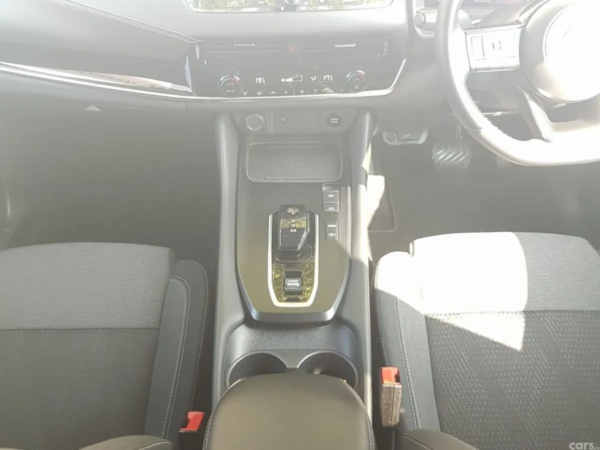 Nissan Qashqai MPV, Petrol, 2023, Red