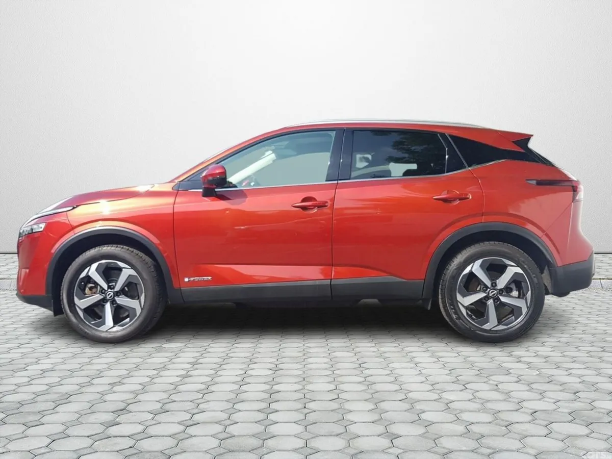 Nissan Qashqai MPV, Petrol, 2023, Red