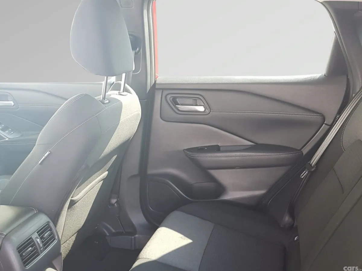 Nissan Qashqai MPV, Petrol, 2023, Red