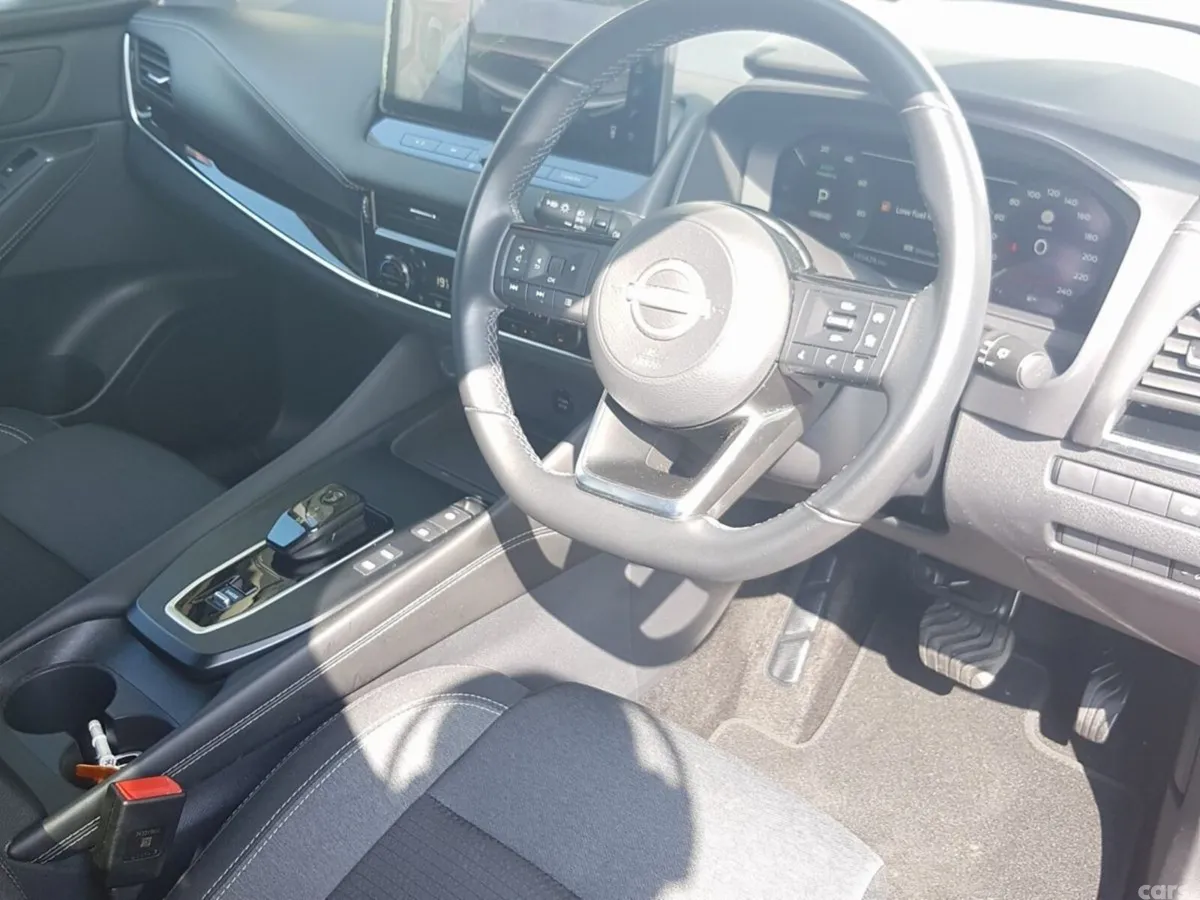 Nissan Qashqai MPV, Petrol, 2023, Red