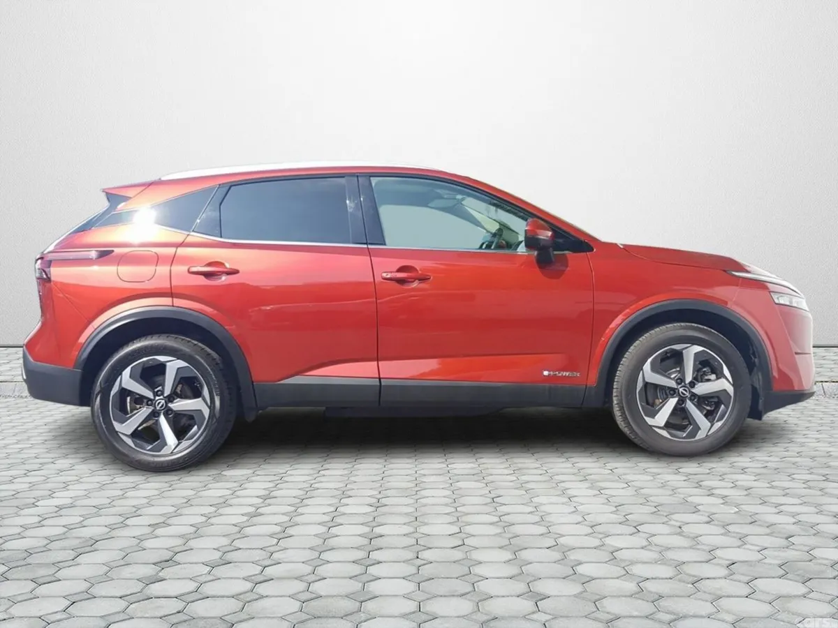 Nissan Qashqai MPV, Petrol, 2023, Red