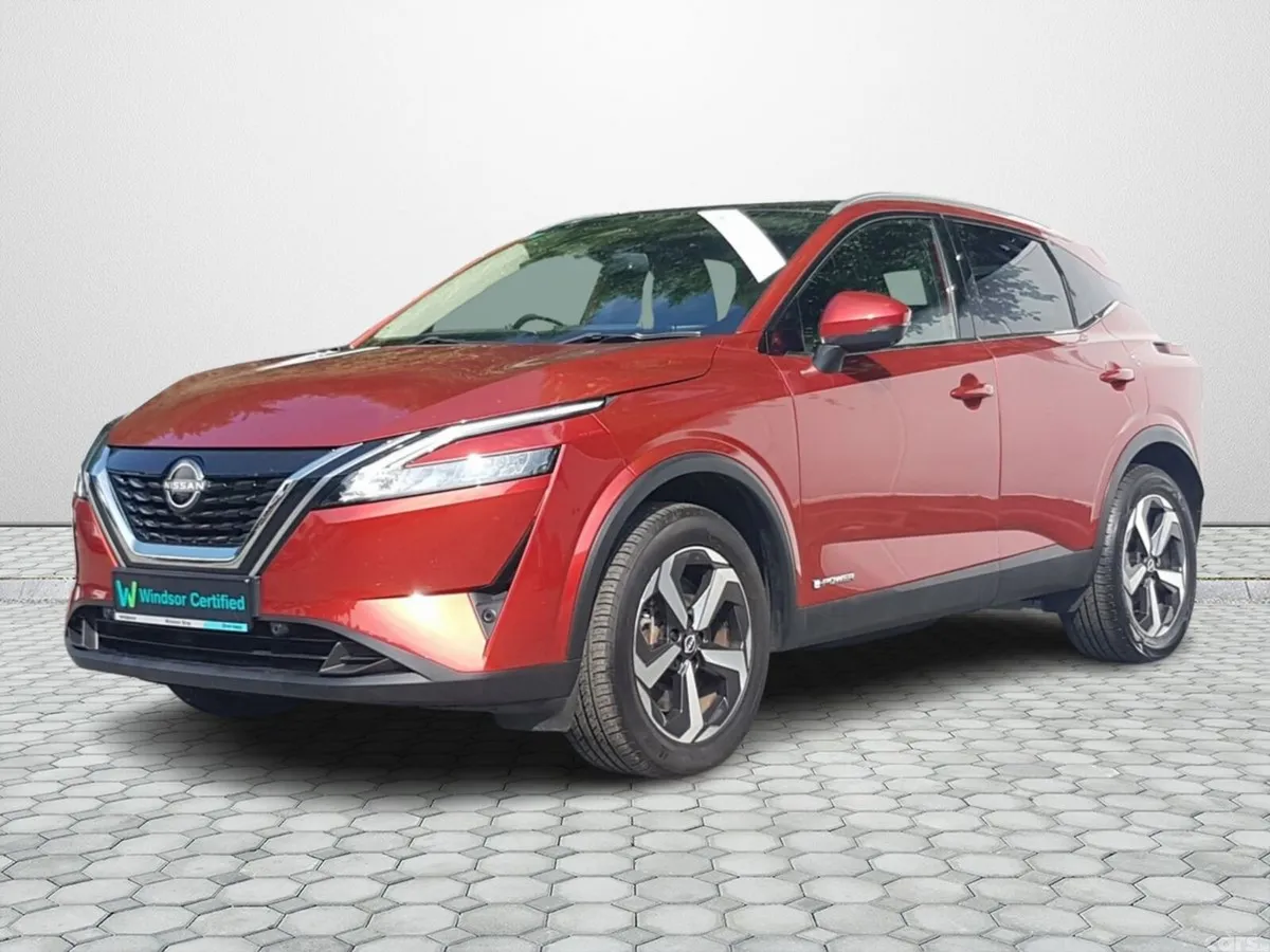 Nissan Qashqai MPV, Petrol, 2023, Red