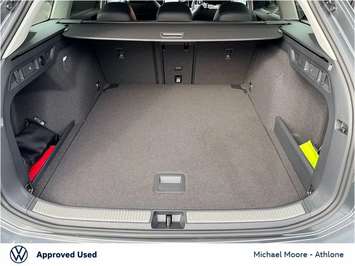 Volkswagen Passat Estate, Diesel, 2026, Grey