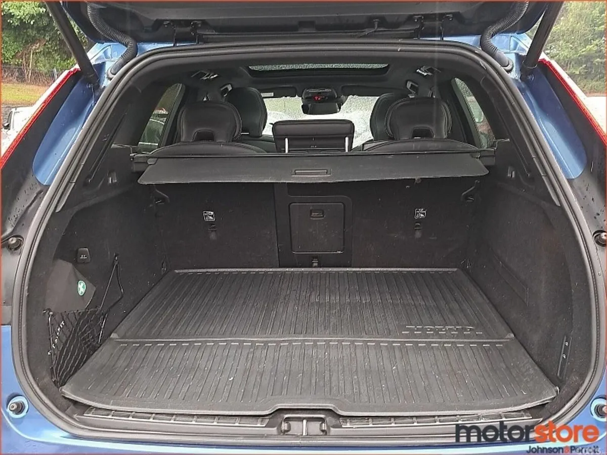 Volvo XC60 SUV, Petrol Plug-in Hybrid, 2020, Blue