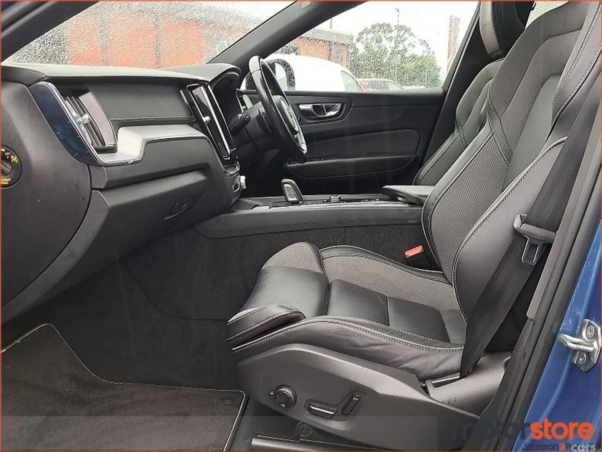 Volvo XC60 SUV, Petrol Plug-in Hybrid, 2020, Blue