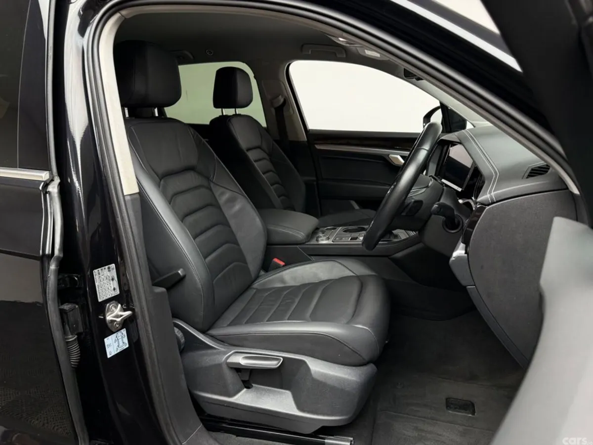 Volkswagen Touareg SUV, Diesel, 2019, Black