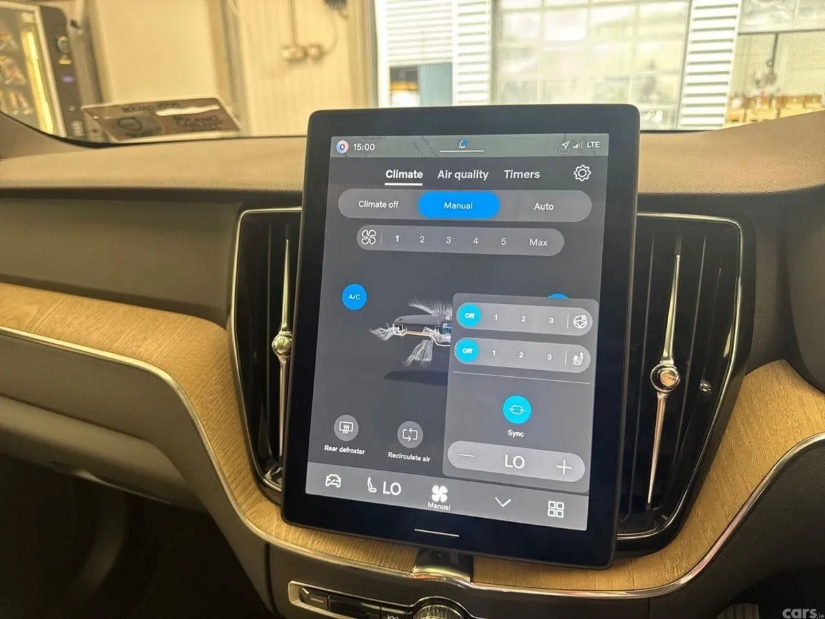 Volvo XC60 SUV, Petrol Plug-in Hybrid, 2025, White