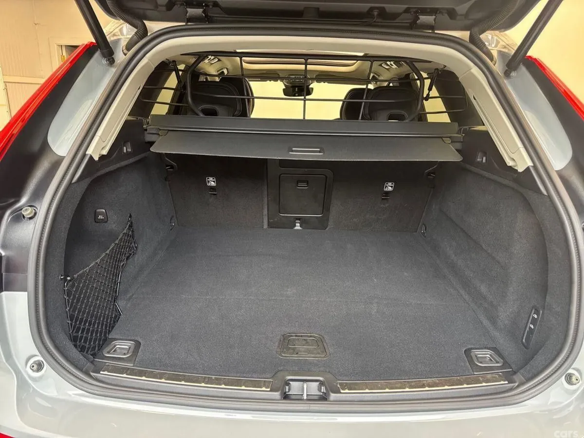 Volvo XC60 SUV, Petrol Plug-in Hybrid, 2024, Grey