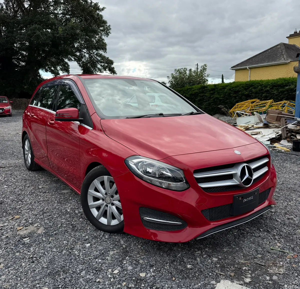 Mercedes-Benz B-Class MPV, Petrol, 2015, Red