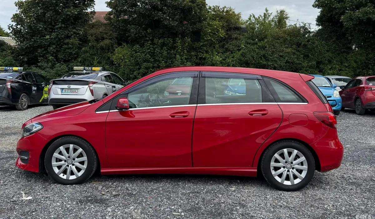 Mercedes-Benz B-Class MPV, Petrol, 2015, Red
