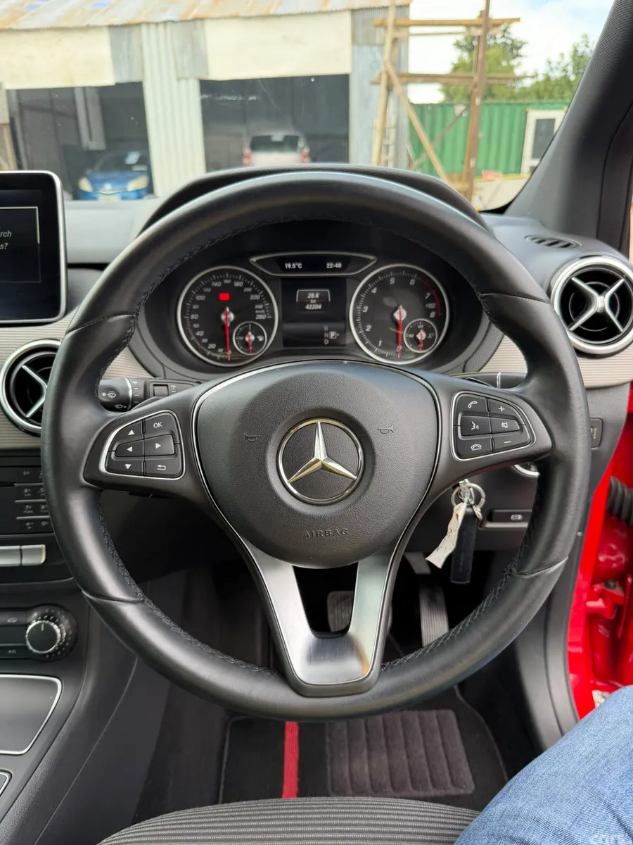 Mercedes-Benz B-Class MPV, Petrol, 2015, Red