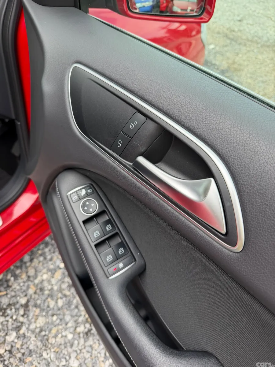 Mercedes-Benz B-Class MPV, Petrol, 2015, Red